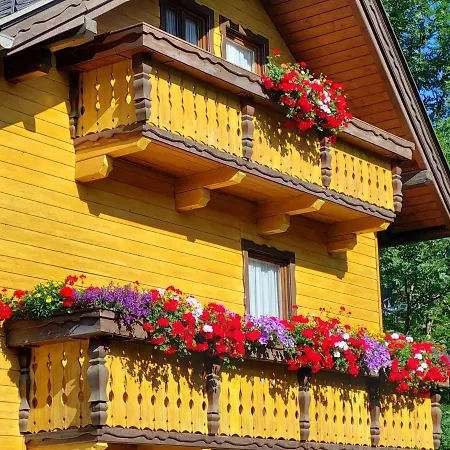 Schwalbennest 木屋 巴德小基希海姆